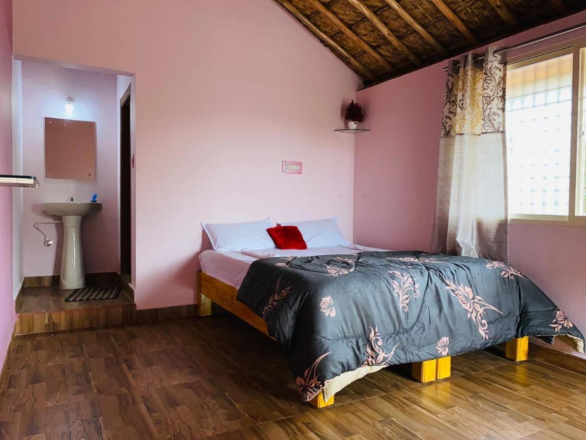 Prajwal Home Stay Hampi Ngoại thất bức ảnh