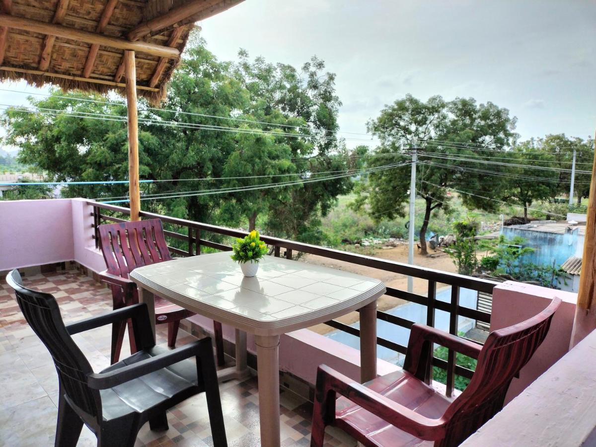 Prajwal Home Stay Hampi Ngoại thất bức ảnh