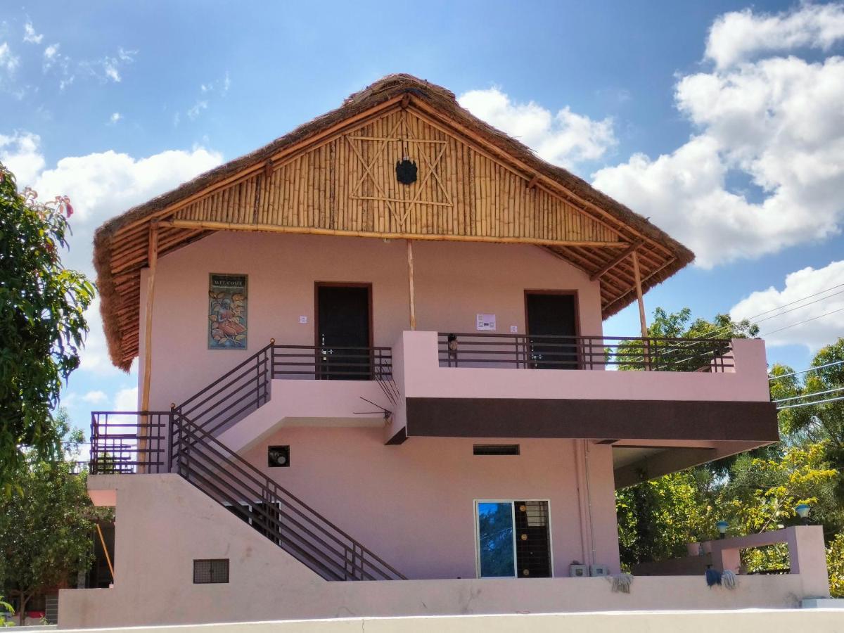Prajwal Home Stay Hampi Ngoại thất bức ảnh