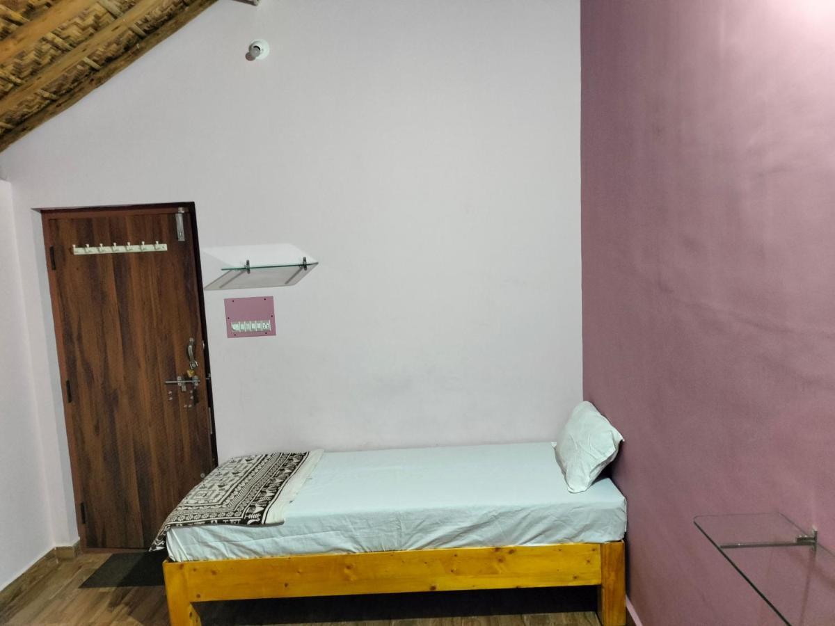 Prajwal Home Stay Hampi Ngoại thất bức ảnh