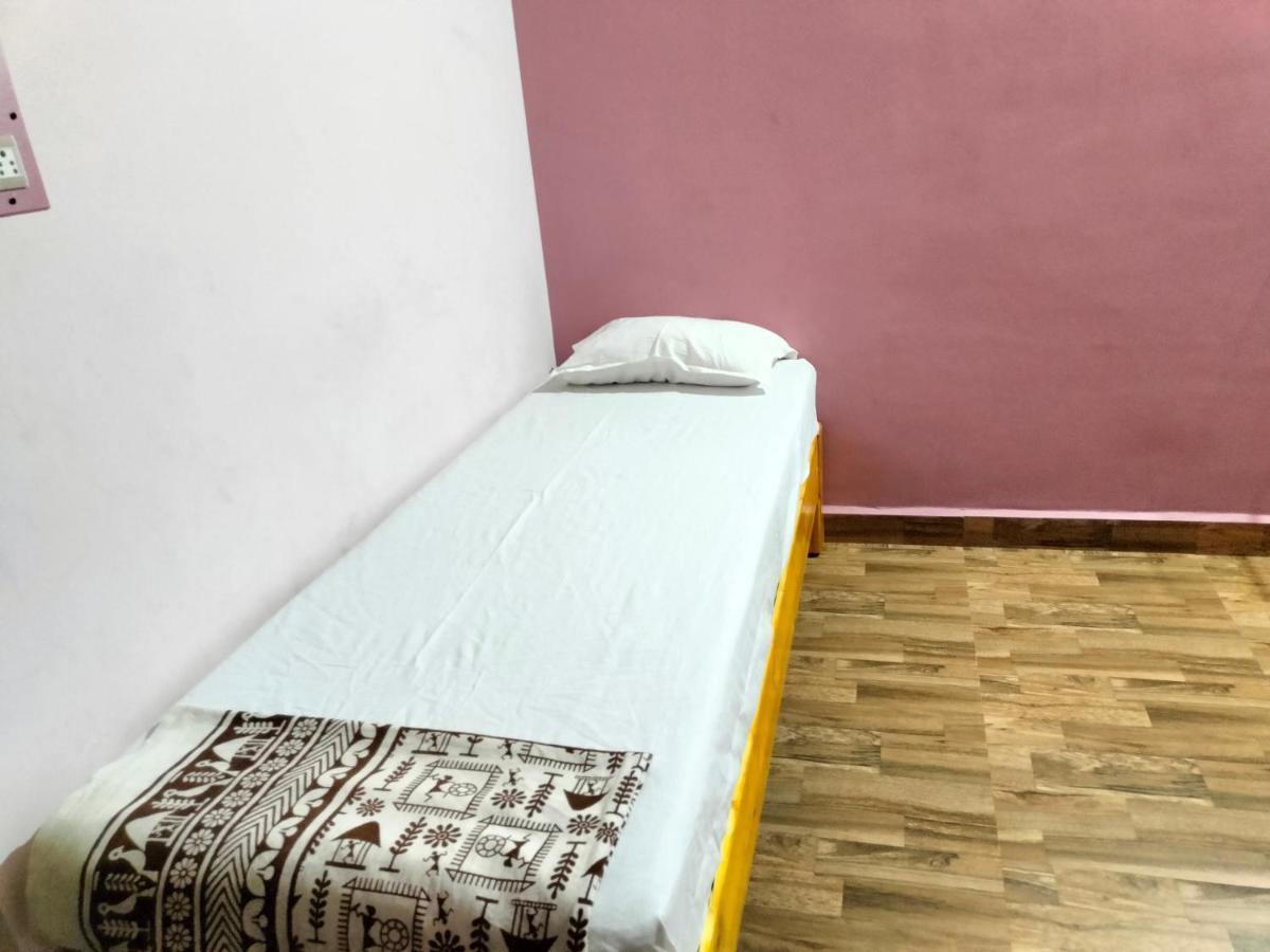 Prajwal Home Stay Hampi Ngoại thất bức ảnh