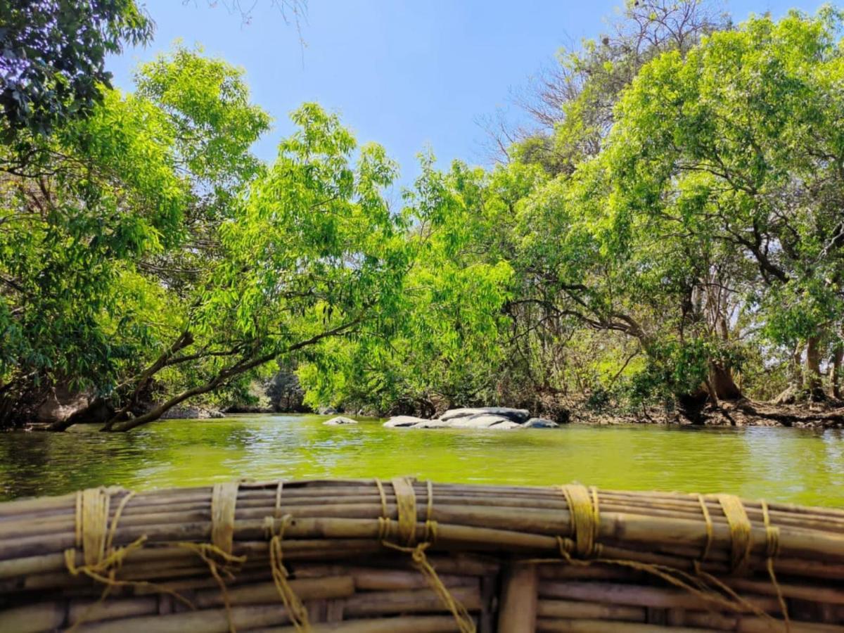 Prajwal Home Stay Hampi Ngoại thất bức ảnh
