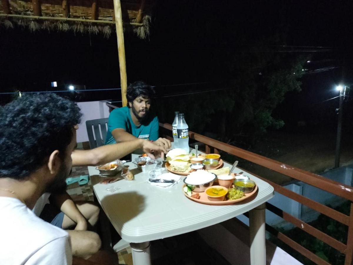 Prajwal Home Stay Hampi Ngoại thất bức ảnh
