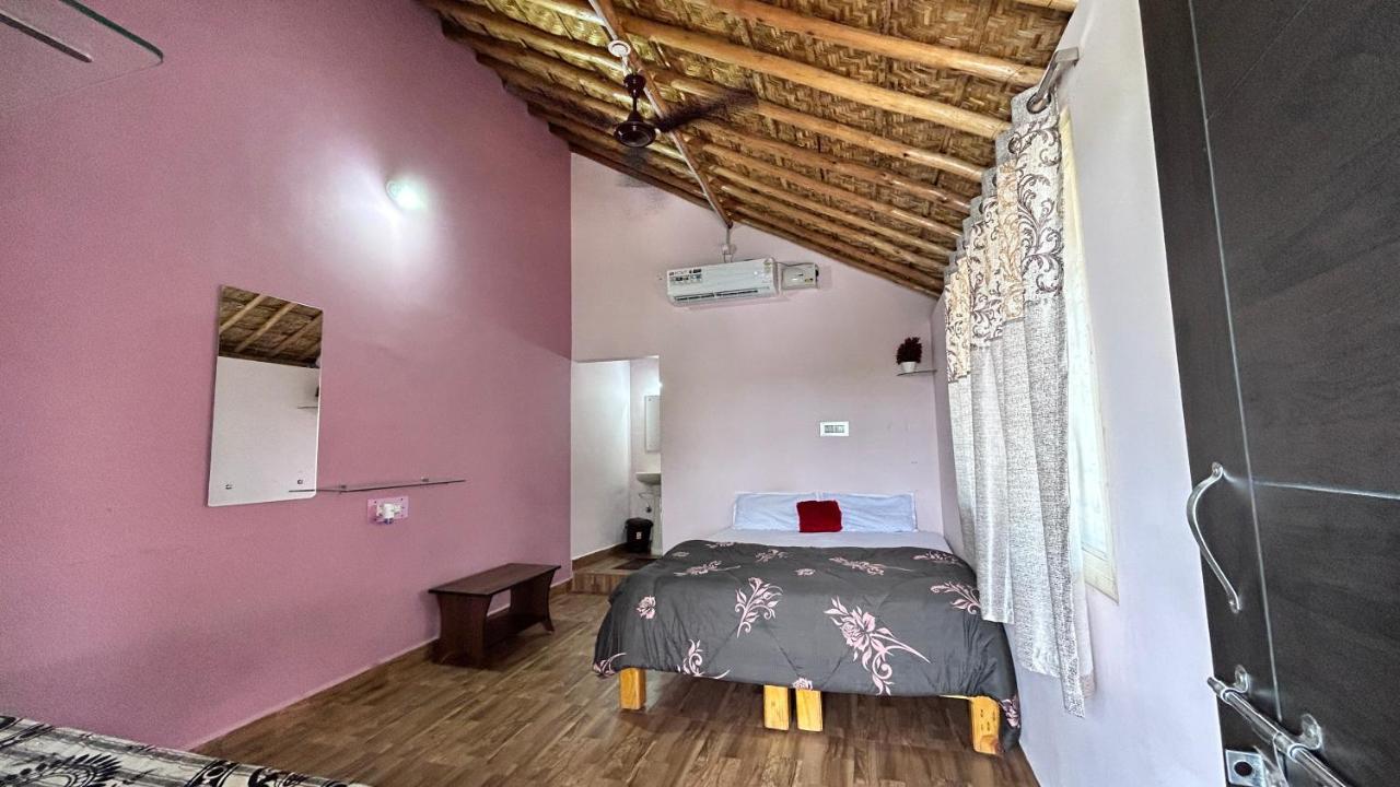 Prajwal Home Stay Hampi Ngoại thất bức ảnh